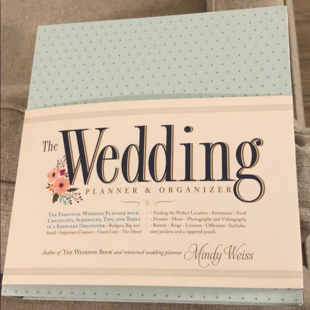 The Wedding Planner & Organizer by Mindy Weiss